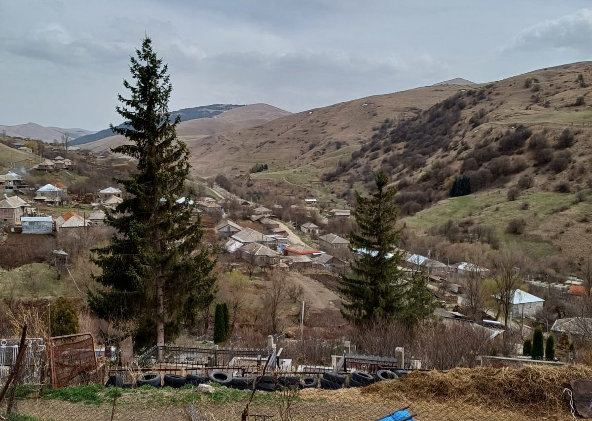 Ein Bergdorf im Nordosten Armeniens